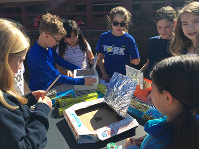 5th grade students making a solar oven